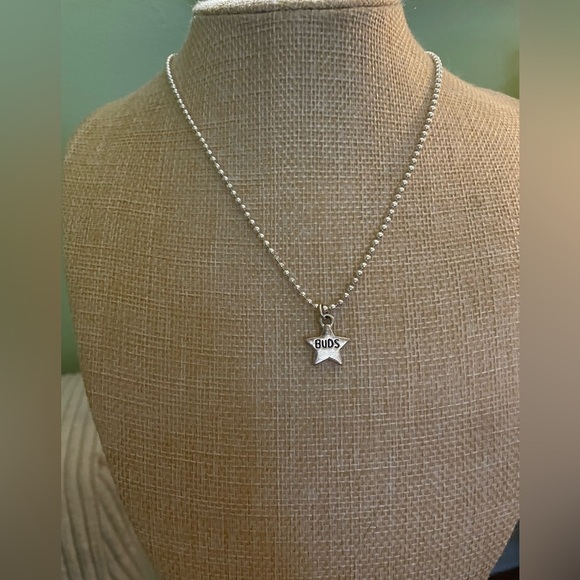 Silver Buds Star Necklace - Picture 4 of 4